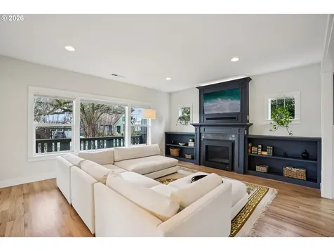 2046 SE 51st Avenue Portland OR 97215