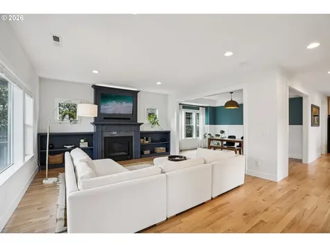 2046 SE 51st Avenue Portland OR 97215