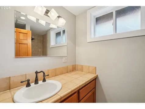 6013 NE Milton Street Portland OR 97213