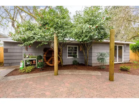 814 N Van Duyn Street Eugene OR 97401