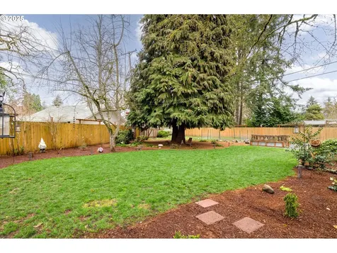 814 N Van Duyn Street Eugene OR 97401