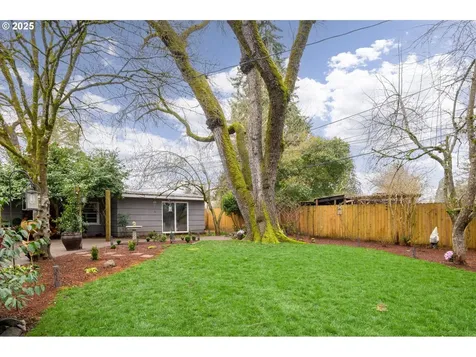 814 N Van Duyn Street Eugene OR 97401