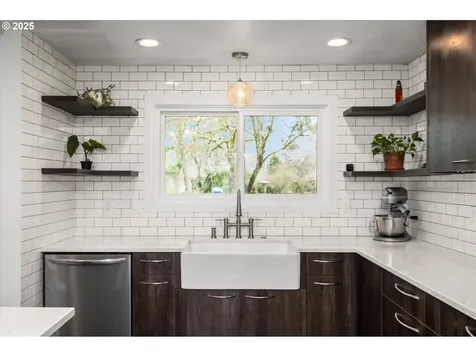 814 N Van Duyn Street Eugene OR 97401