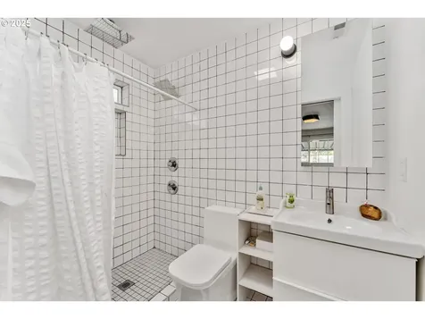 8629 NE Clackamas Street Portland OR 97220
