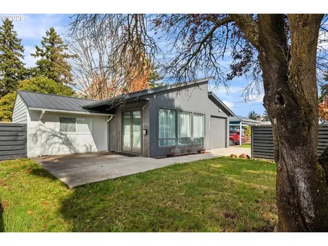 8629 NE Clackamas Street Portland OR 97220