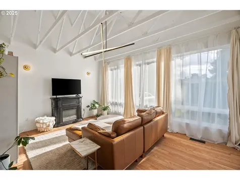 8629 NE Clackamas Street Portland OR 97220