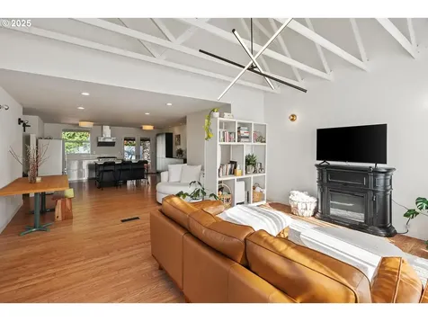 8629 NE Clackamas Street Portland OR 97220