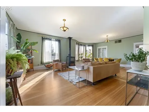 1508 Union Avenue North Bend OR 97459