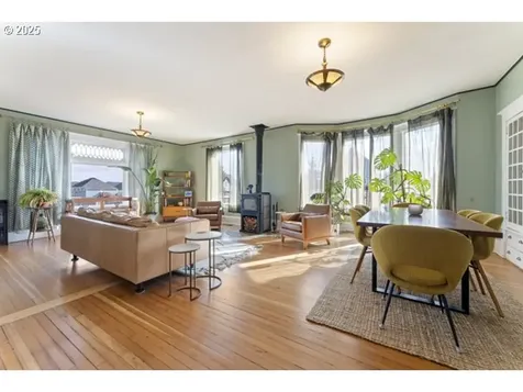 1508 Union Avenue North Bend OR 97459