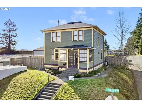 1508 Union Avenue North Bend OR 97459