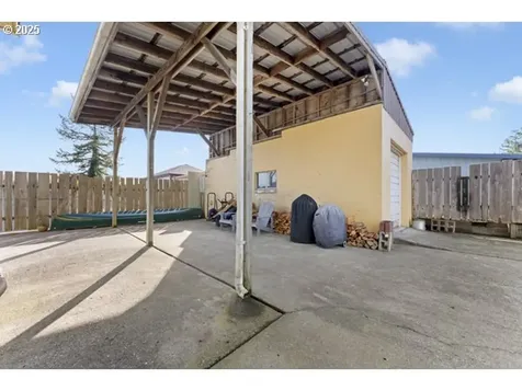 1508 Union Avenue North Bend OR 97459
