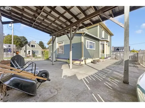 1508 Union Avenue North Bend OR 97459