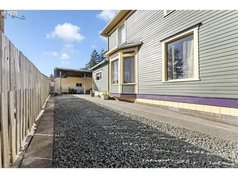 1508 Union Avenue North Bend OR 97459