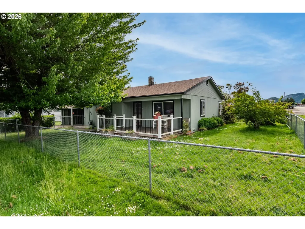66 NW Cary Street Winston OR 97496