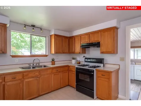 66 NW Cary Street Winston OR 97496