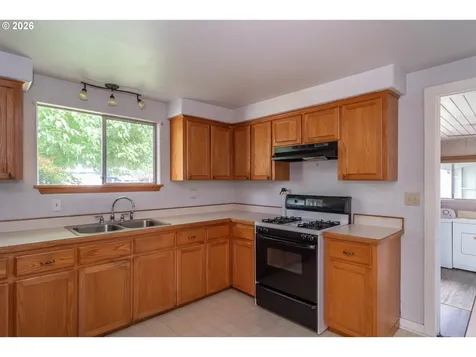 66 NW Cary Street Winston OR 97496
