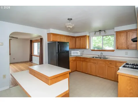 66 NW Cary Street Winston OR 97496