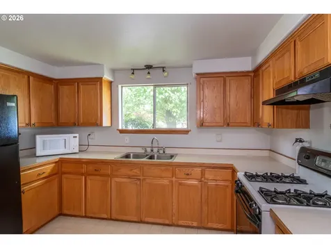 66 NW Cary Street Winston OR 97496