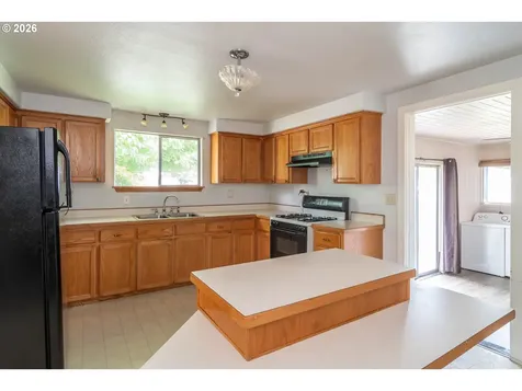 66 NW Cary Street Winston OR 97496