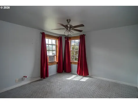 66 NW Cary Street Winston OR 97496