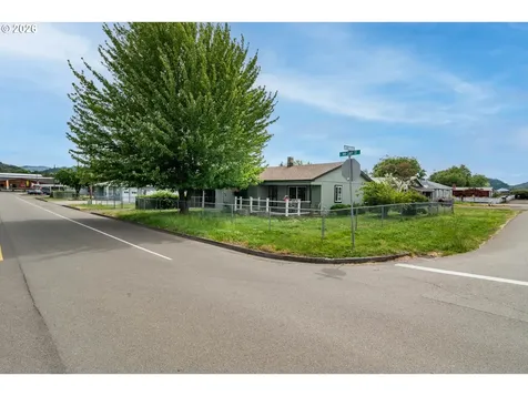 66 NW Cary Street Winston OR 97496