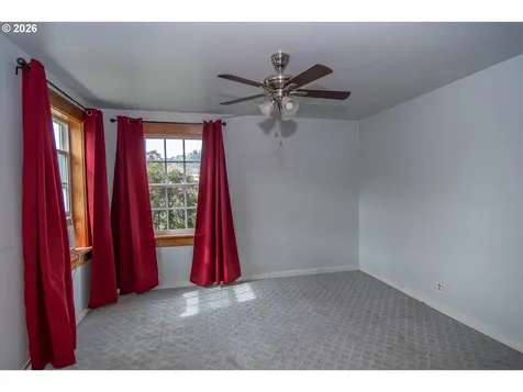 66 NW Cary Street Winston OR 97496