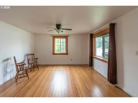 66 NW Cary Street Winston OR 97496