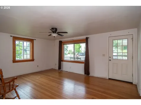 66 NW Cary Street Winston OR 97496