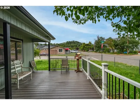66 NW Cary Street Winston OR 97496
