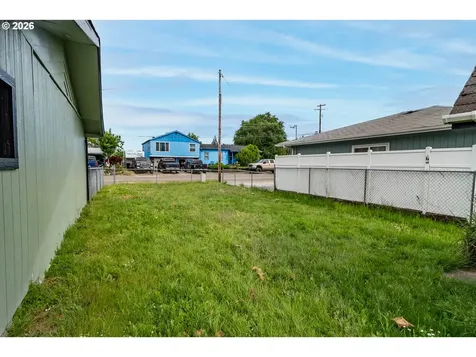 66 NW Cary Street Winston OR 97496