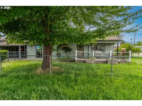 66 NW Cary Street Winston OR 97496