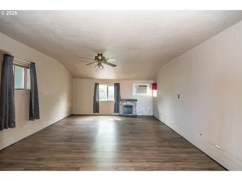66 NW Cary Street Winston OR 97496