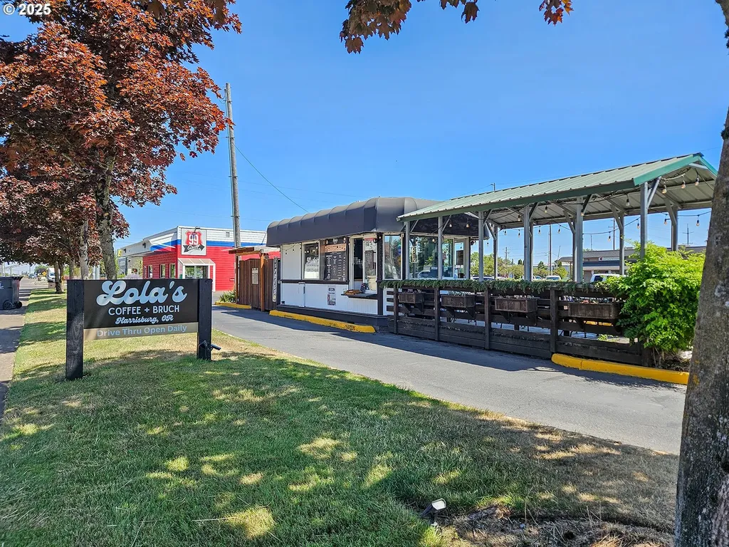 260 N 3rd Street Harrisburg OR 97446