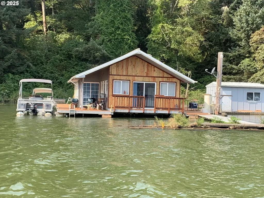 Siltcoos Lake Westlake OR 97493