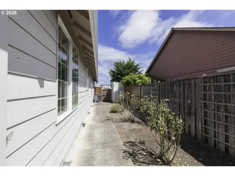 1964 NW Cottonwood Drive Mcminnville OR 97128