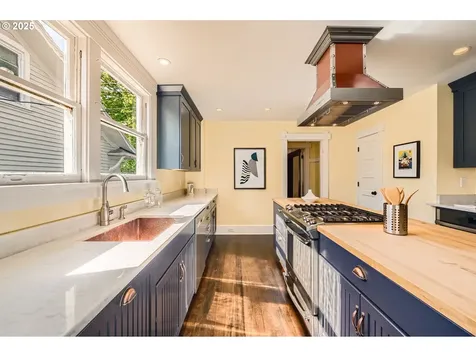 3730 SE Stark Street Portland OR 97214