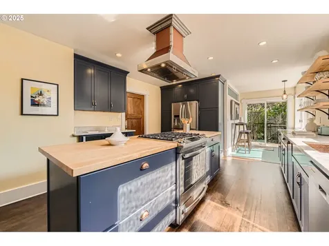 3730 SE Stark Street Portland OR 97214