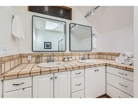 3730 SE Stark Street Portland OR 97214