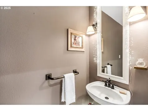 12176 SW Ames Lane Portland OR 97224