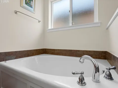 18901 SE 40th Street Vancouver WA 98683