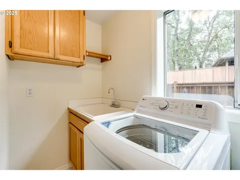1328 Spyglass Drive Eugene OR 97401