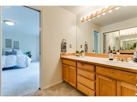 1328 Spyglass Drive Eugene OR 97401