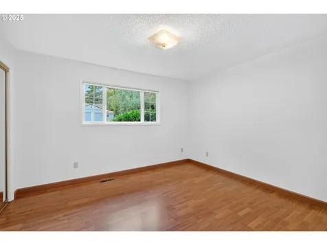 3350 SW Mitchell Street Portland OR 97239