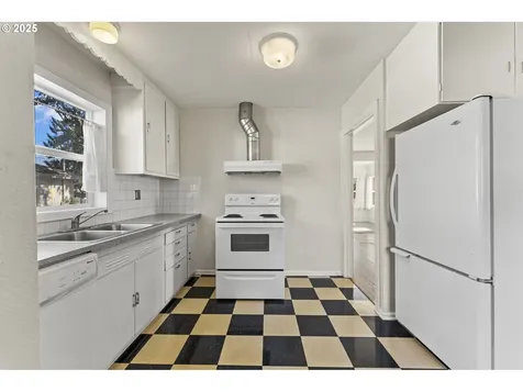 1157 SE 87th Avenue Portland OR 97216