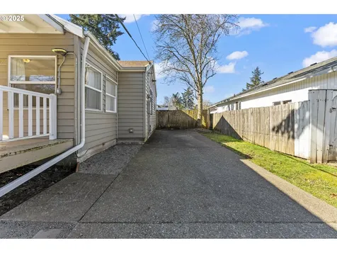 1157 SE 87th Avenue Portland OR 97216