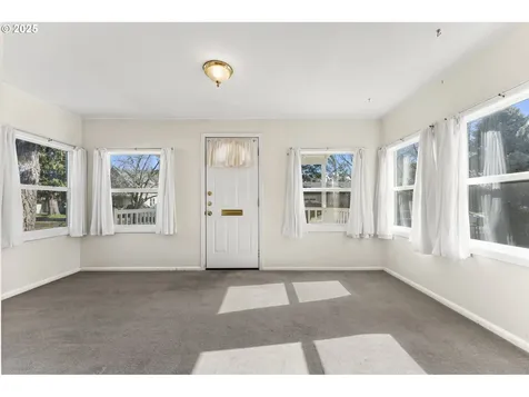 1157 SE 87th Avenue Portland OR 97216