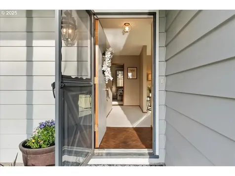 10828 SW 60th Avenue Portland OR 97219