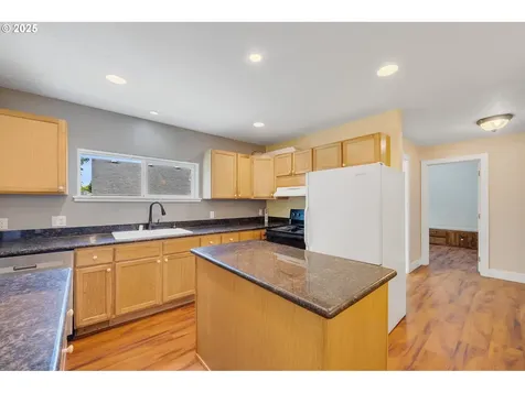 1209 6th Street Tillamook OR 97141