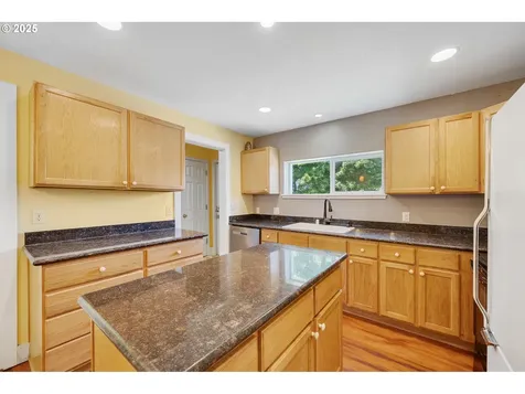 1209 6th Street Tillamook OR 97141