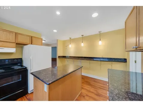 1209 6th Street Tillamook OR 97141